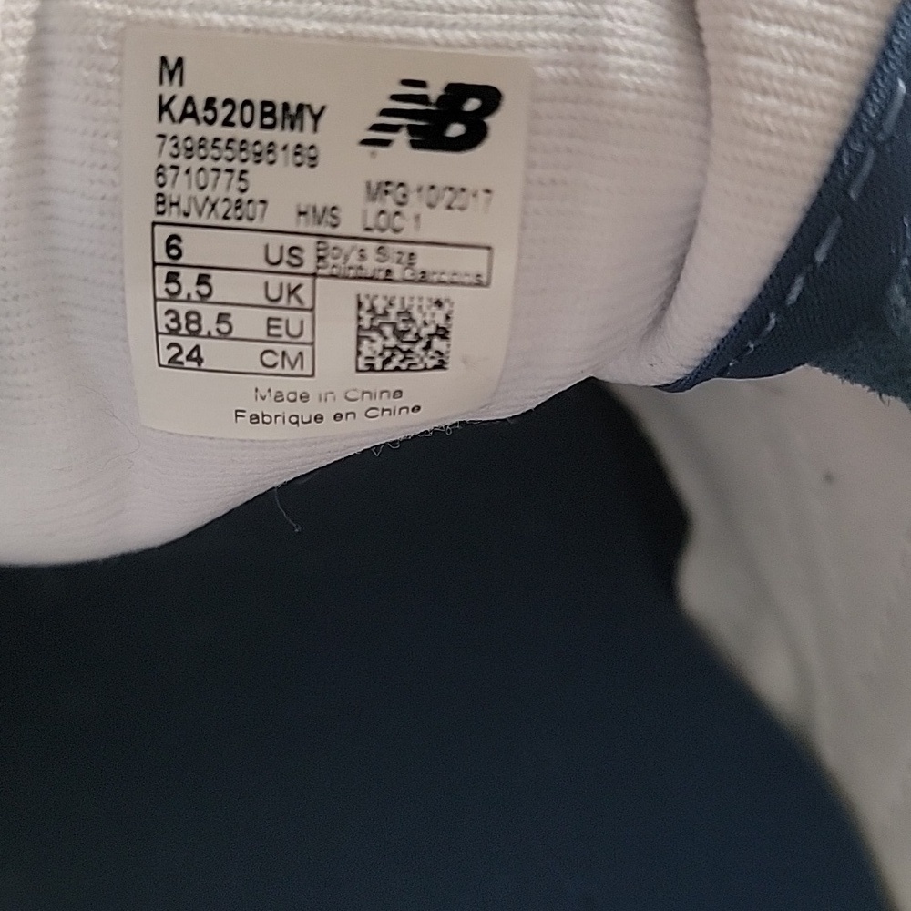New Balance 520 Shoes - Picture 6 of 6